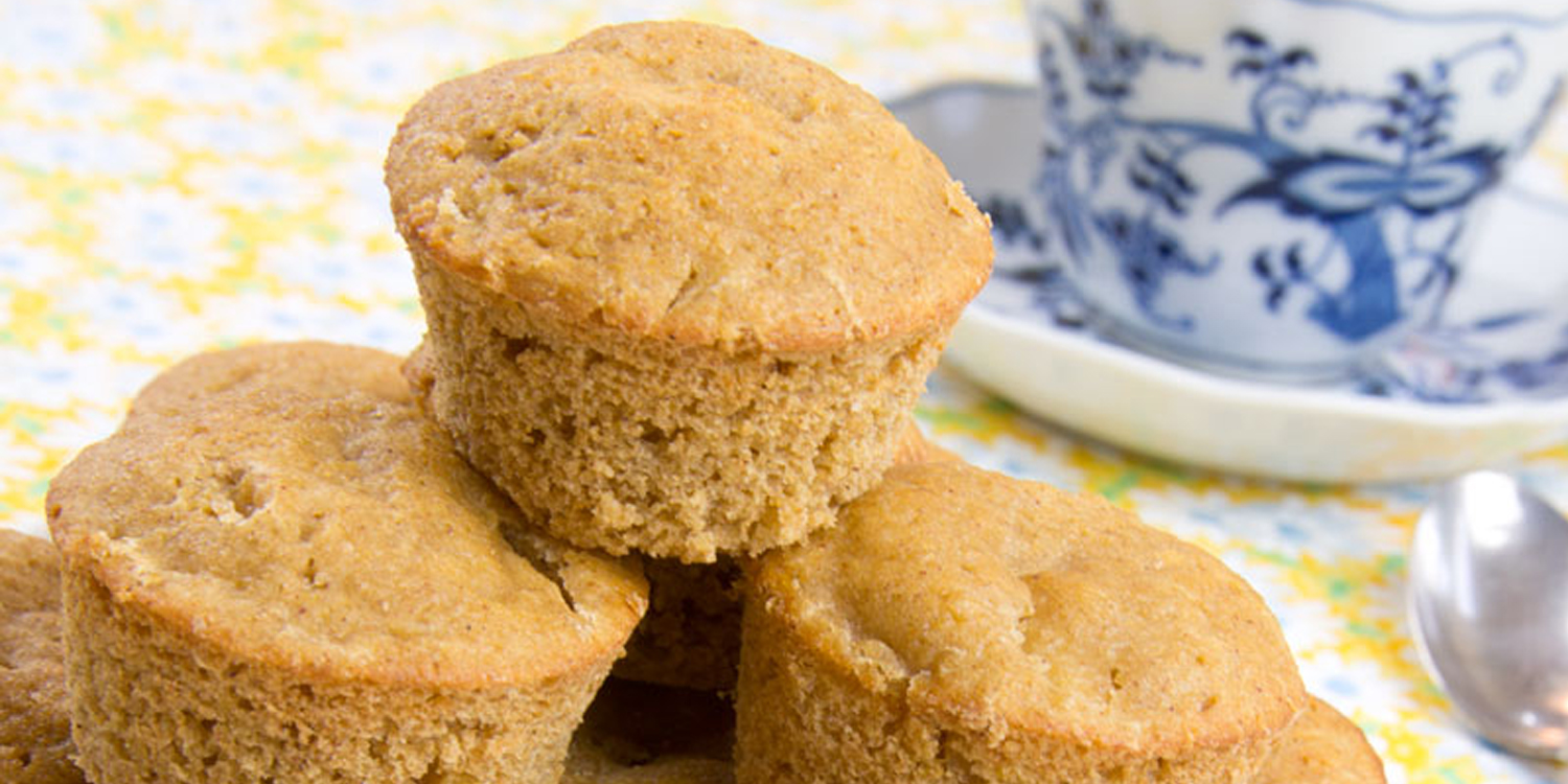 Fresh muffins with pineapple and ginger