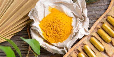 curcumin powder and capsules