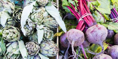Fat Flushing Foods and Spices artichokes and beets in an open-air market