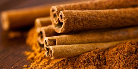 Cinnamon sticks close up picture. 