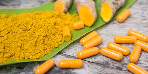 Uses for Curcumin turmuric root, curcumin powder, and gel capsules
