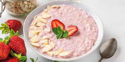 Strawberry-Almond Overnight Refrigerator Oats a bowl of strawberry oatmeal with almonds