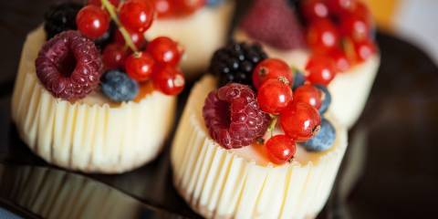 Little cheese cake with fruit