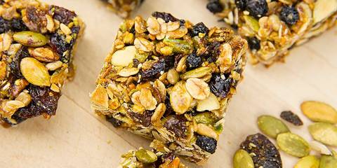 Spicy Berry Granola Bites granola bars with berries and nuts