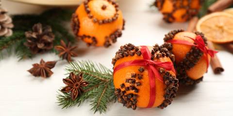 Holiday Pomander Aromatherapy Spray pomander balls made of citrus and cloves