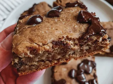 a delicious banana-bread blondie with salted chocolate